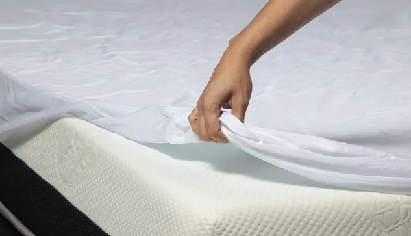 Kit Travesseiro Látex Flakes Com Protetor de Colchão